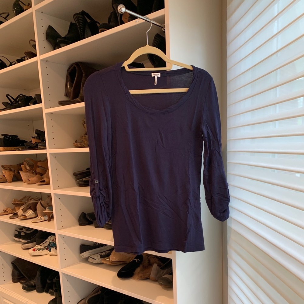 Navy Slendid 3/4 length shirt with rouched sleeve